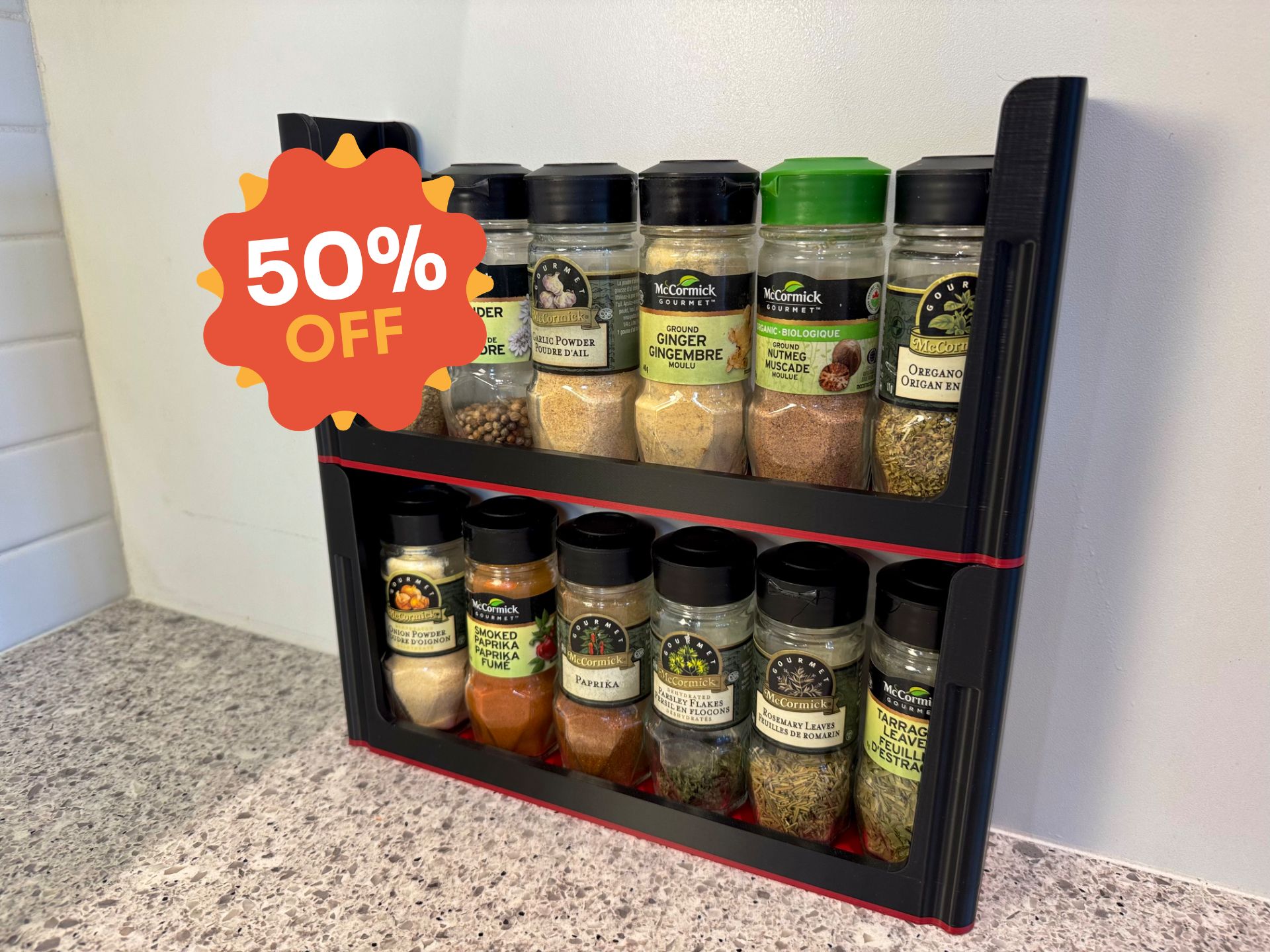 Organizador de especias impreso en 3D con seis compartimentos visto al frente sobre una superficie clara