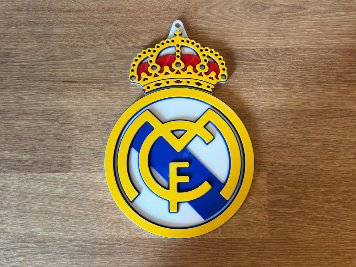 Organizador de especias impreso en 3D con seis compartimentos visto al frente sobre una superficie clara